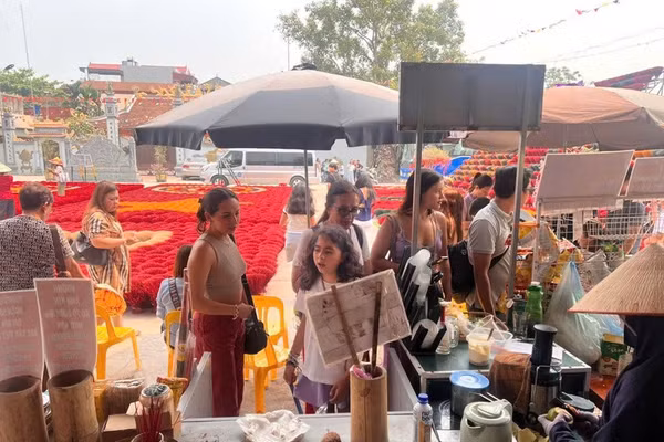Xây dựng nông thôn mới gắn với bản sắc văn hóa đặc trưng tại xã Ứng Thiên, thành phố Hà Nội.