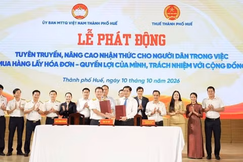 Ban Thường trực Ủy ban Mặt trận Tổ quốc Việt Nam thành phố và Thuế thành phố Huế ký kết Quy chế phối hợp giai đoạn 2026-2030. (Ảnh: V.BỐN)