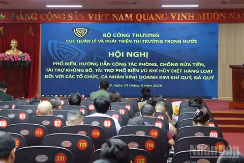 Hội nghị phổ biến, hướng dẫn công tác phòng, chống rửa tiền, tài trợ khủng bố và tài trợ phổ biến vũ khí hủy diệt hàng loạt. (Ảnh: Cục Quản lý và Phát triển thị trường trong nước)