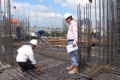 Đẩy nhanh giải ngân vốn đầu tư công, bảo đảm tiến độ thực hiện các công trình, dự án. (Ảnh: MP)