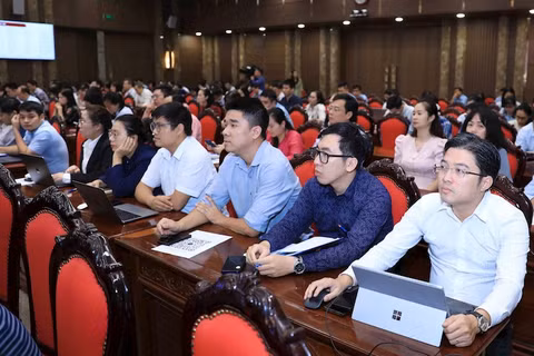 Các đại biểu tham gia Hội nghị quán triệt và triển khai các kế hoạch, chương trình hành động của Ban Thường vụ Thành ủy thực hiện Nghị quyết Hội nghị Trung ương 3 khóa XIV và một số nghị quyết, chỉ thị của Bộ Chính trị. (Ảnh: Thái Quang)