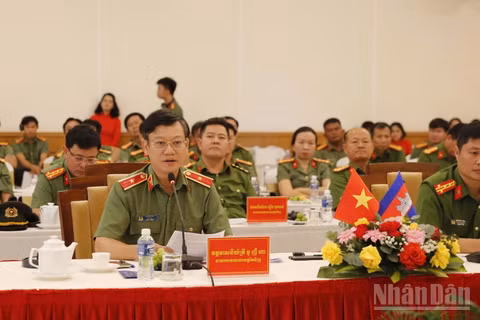 Công an tỉnh Tây Ninh và Ty Công an Svay Rieng, Prey Veng, Tboung Khmum (Vương quốc Campuchia) tổ chức Hội nghị đánh giá kết quả phối hợp bảo đảm an ninh, giữ gìn trật tự biên giới trong 9 tháng của năm 2026. (Ảnh: THANH PHONG)