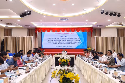 Quang cảnh Hội thảo lấy ý kiến về Đề án “Phát triển kinh tế biên giới gắn với bảo đảm quốc phòng, an ninh trên địa bàn tỉnh Tây Ninh đến năm 2035, định hướng đến năm 2050”. (Ảnh: THANH PHONG)
