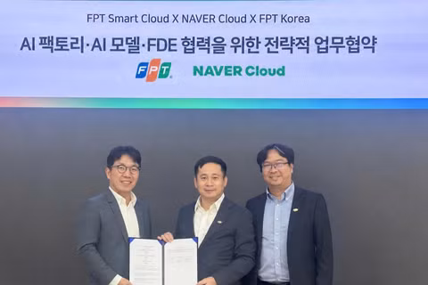 Đại diện FPT và NAVER Cloud tại lễ ký kết.