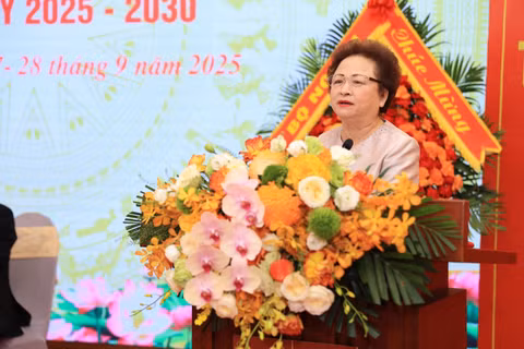 Bà Nguyễn Thị Nga phát biểu tại Đại hội Đại biểu Toàn quốc lần thứ III, nhiệm kỳ 2025-2030 của VPBA (Nguôn ảnh BRG)