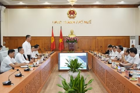 Toàn cảnh buổi làm việc giữa Tập đoàn Sun Group và Ủy ban nhân dân thành phố Huế. (Ảnh: NG.HIẾU)