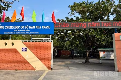 Trường trung học cơ sở Nam Nha Trang phân hiệu Phước Đồng sau sắp xếp. (Ảnh: VŨ TÂN)