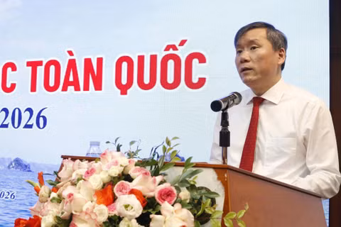 Giáo sư, Tiến sĩ Lê Văn Lợi, Ủy viên Ban Chấp hành Trung ương Đảng, Chủ tịch Viện Hàn lâm Khoa học xã hội Việt Nam phát biểu khai mạc hội thảo. (Ảnh: Vương Diệm)