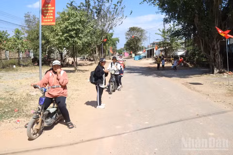Một thôn đặc biệt khó khăn ở xã biên giới Ia Lốp, tỉnh Đắk Lắk. (Ảnh: Nguyễn Công Lý)