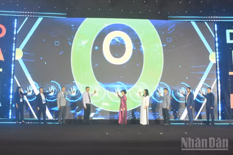 Các đại biểu thực hiện nghi thức khai mạc Ngày hội Du lịch Quốc tế Đà Nẵng 2026 (DITF 2026). (Ảnh: ANH ĐÀO)