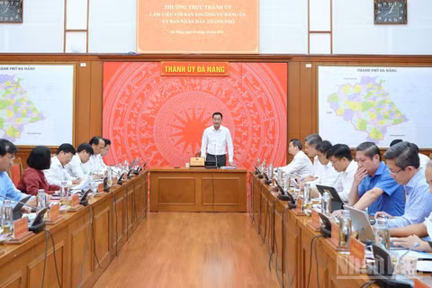 Quang cảnh buổi làm việc. (Ảnh: ANH ĐÀO)