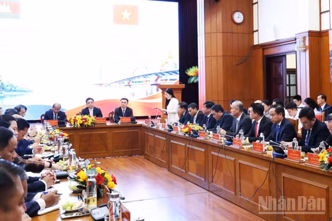 Quang cảnh buổi làm việc. (Ảnh: ANH ĐÀO)