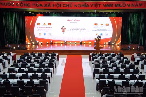 Toàn cảnh bế mạc Diễn đàn Phát triển bền vững Việt Nam 2026. (Ảnh: ANH ĐÀO)