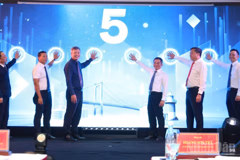 Các đại biểu thực hiện nghi thức khai mạc Lễ hội Lễ hội Đổi mới Sáng tạo Sơn Trà 2026. (Ảnh: ANH ĐÀO)