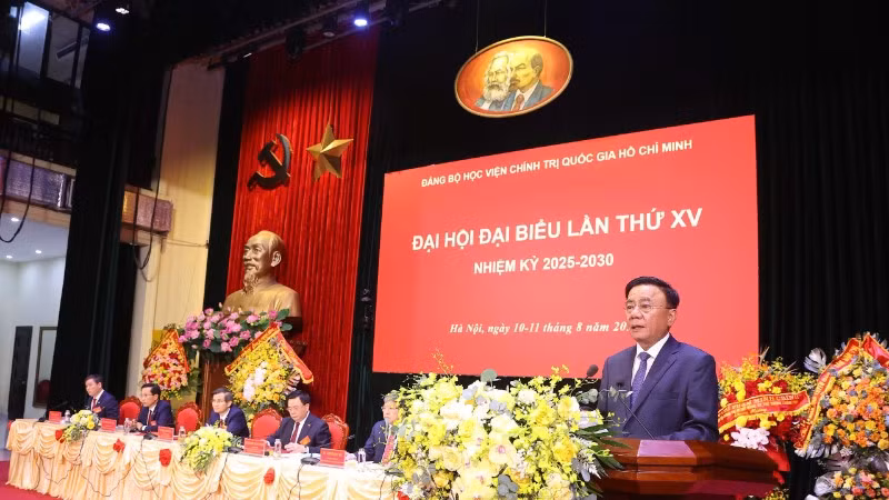 Đồng chí Trần Cẩm Tú, Ủy viên Bộ Chính trị, Thường trực Ban Bí thư, Bí thư Đảng ủy các cơ quan Đảng Trung ương phát biểu chỉ đạo Đại hội đại biểu Đảng bộ Học viện Chính trị quốc gia Hồ Chí Minh lần thứ XV, nhiệm kỳ 2025-2030.