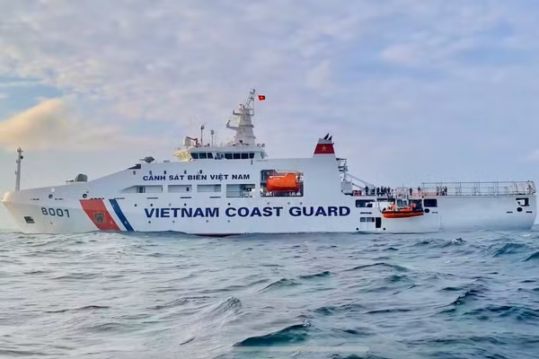 Tàu Cảnh sát biển Vùng 3 tuần tra.
