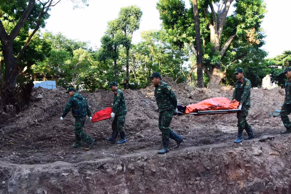 Lực lượng làm nhiệm vụ tại khu B, Công viên Lê Thị Riêng. (Ảnh: Bộ Tư lệnh Thành phố Hồ Chí Minh) 