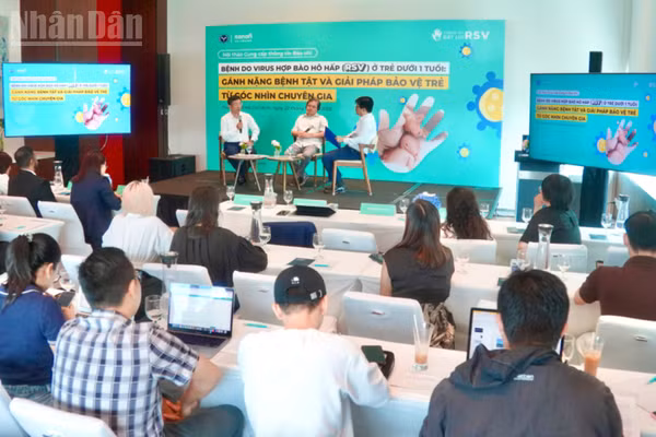 Quang cảnh buổi cung cấp thông tin. (Ảnh: KHANG ANH)