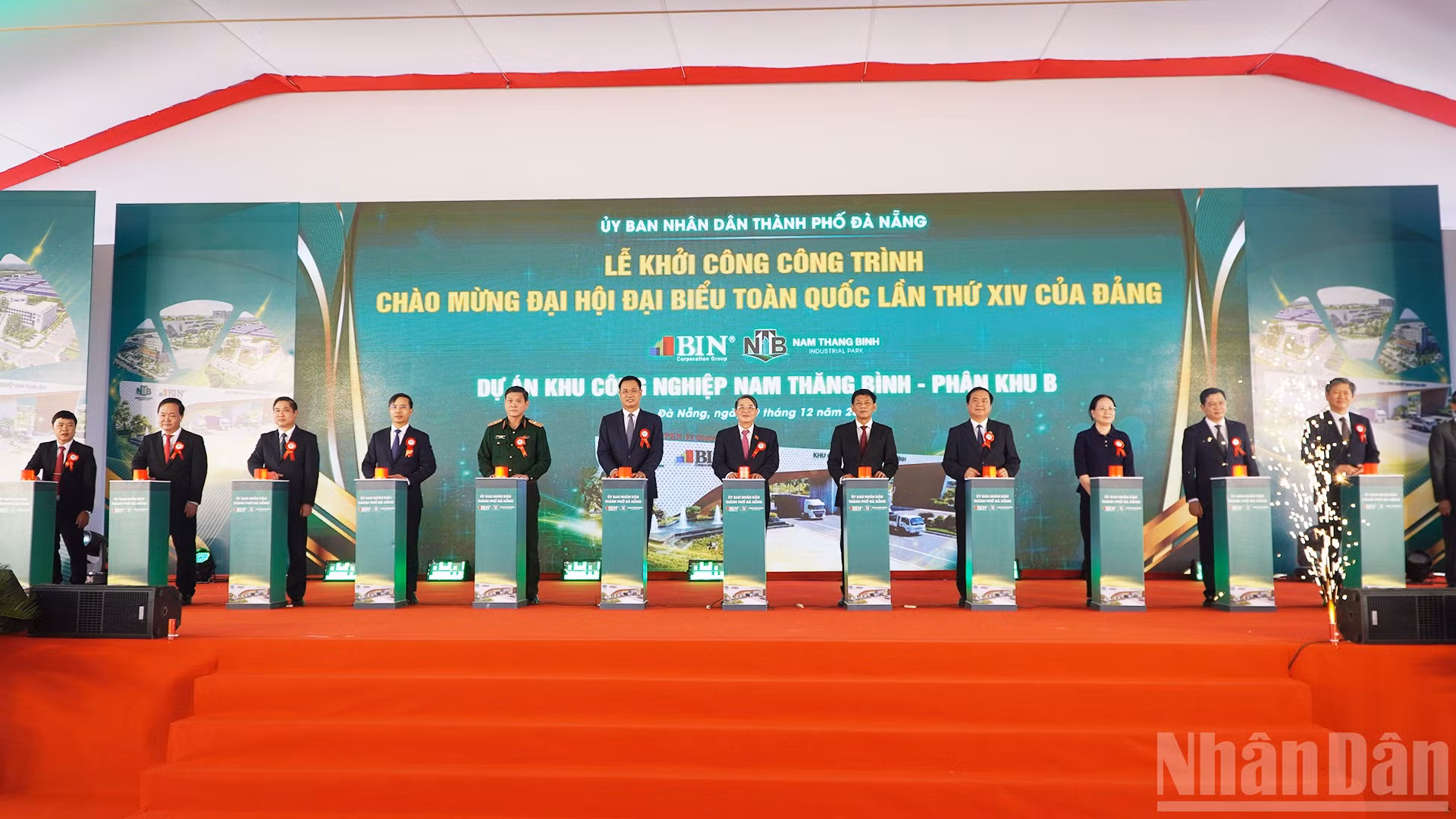 Phó Chủ tịch Quốc hội Nguyễn Đức Hải cùng các đại biểu bấm nút khởi công Dự án.