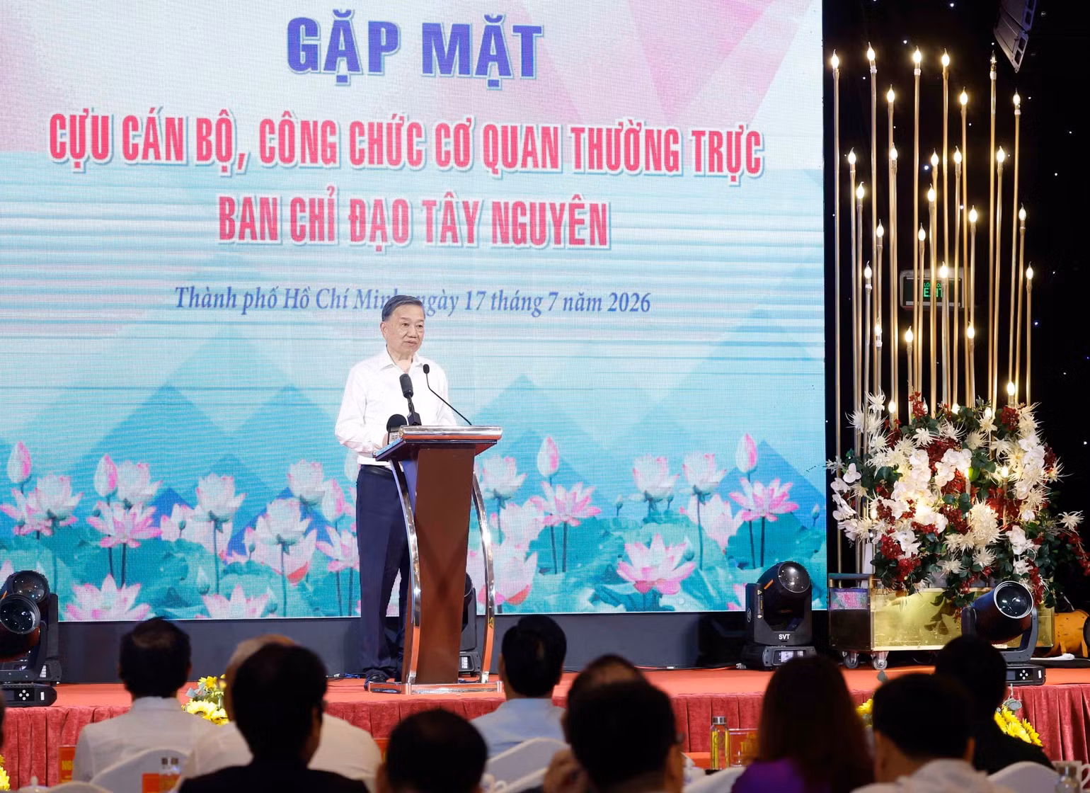 vna-potal-tong-bi-thu-chu-tich-nuoc-gap-mat-cuu-can-bo-cong-chuc-ban-chi-dao-tay-nguyen-8894660.jpg