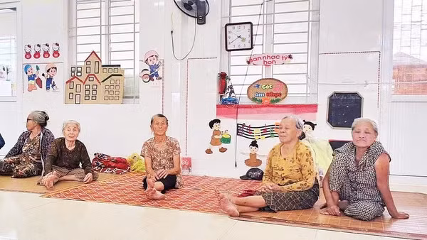 Các trường học, nhà ở kiên cố, cao ráo được tận dụng làm nơi tránh trú an toàn cho người dân.