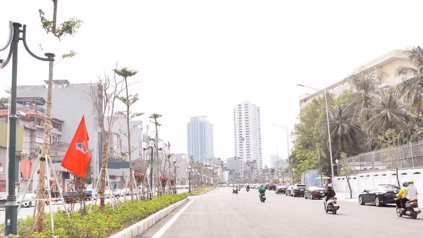 Một phần của Dự án đường Vành đai 1, đoạn Hoàng Cầu-Voi Phục đã được thi công hoàn chỉnh để phục vụ nhu cầu đi lại của người dân (Ảnh THÁI HỒNG)