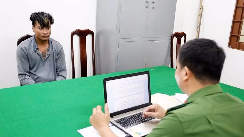 Đối tượng Chau Linh E khai nhận hành vi giết người.