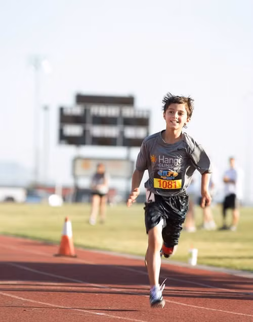 Ezra tham dự Angel City Games năm 2014. (Ảnh: UCLA) Ezra tham dự Angel City Games năm 2014. (Ảnh: UCLA)