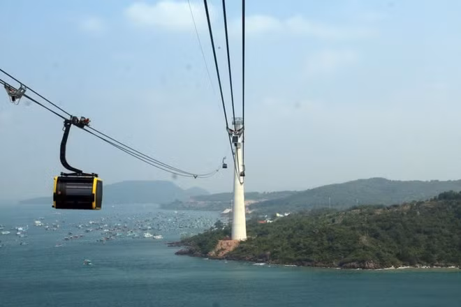 Cáp treo Hòn Thơm đứng đầu danh sách 11 cáp treo ngắm cảnh ngoạn mục nhất châu Á của Travel + Leisure. (Ảnh: TTXVN)
