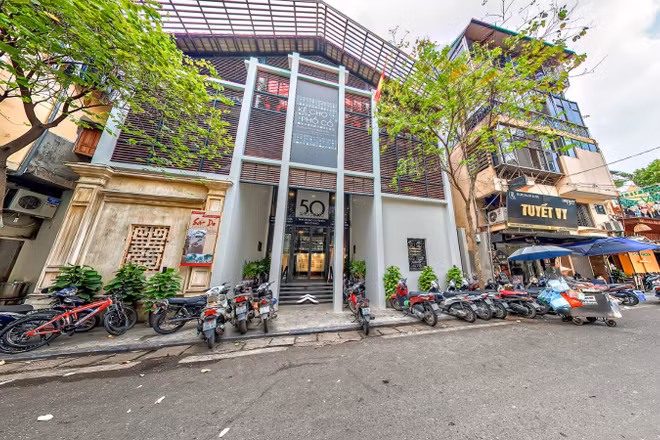 Trung tâm giao lưu văn hóa phố cổ Hà Nội số 50 Đào Duy Từ sẽ chính thức áp dụng thu phí tham quan thông qua hình thức vé điện tử ngày 19/1 tới đây.