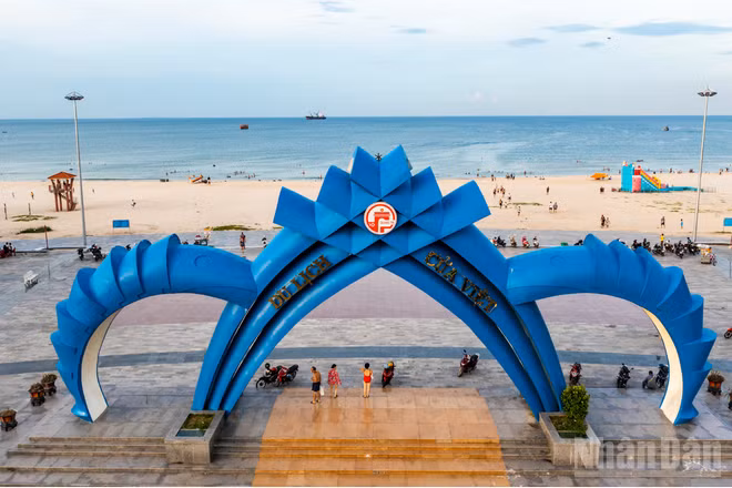 Biển Cửa Việt - một trong những điểm đến hút khách bậc nhất tỉnh Quảng Trị. (Ảnh: THÀNH ĐẠT)