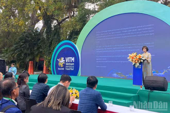 Phó Chủ tịch Thường trực Hiệp hội Du lịch Việt Nam Cao Thị Ngọc Lan phát biểu tại sự kiện. (Ảnh: CHIÊU ANH)