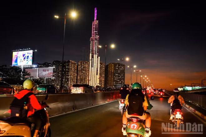 Thành phố Hồ Chí Minh giữ vai trò trung tâm phân phối khách, trung tâm doanh nghiệp lữ hành, truyền thông, đầu tư và kết nối quốc tế hàng đầu cả nước. (Ảnh: THÀNH ĐẠT)