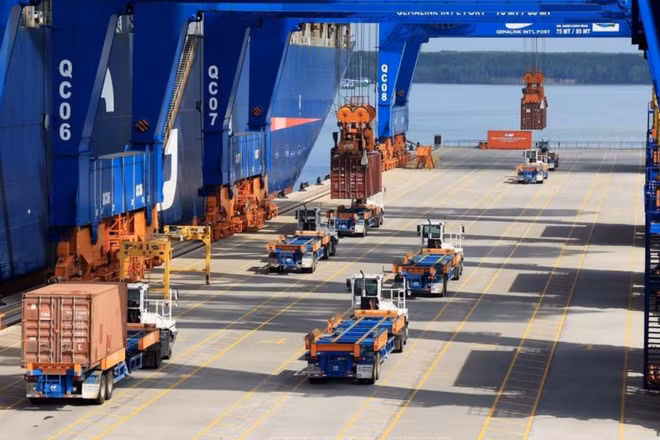 Xuất nhập khẩu được kỳ vọng là điểm sáng của nền kinh tế Việt Nam. (Ảnh: TTXVN)