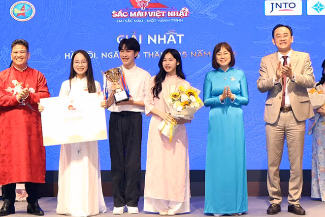 Giải Nhất thuộc về đội Mochi Mochi gồm các sinh viên từ Trường Ngoại ngữ-Du lịch, Đại học Công nghiệp Hà Nội. (Ảnh: TITC)