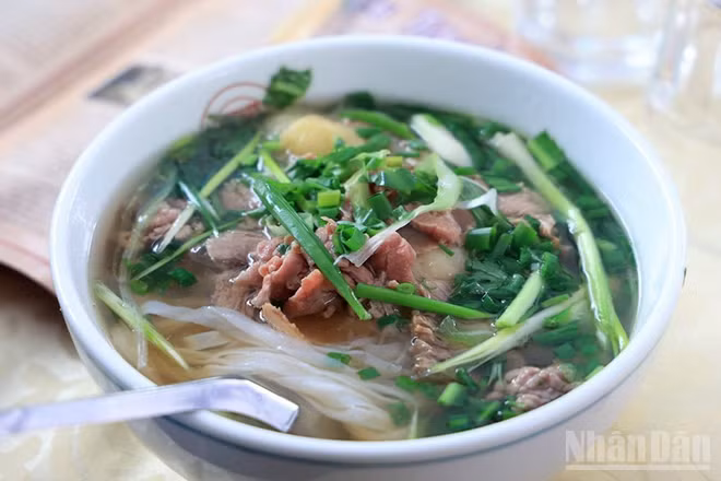Phở - món ăn không nên bỏ lỡ khi du khách đến Việt Nam. 