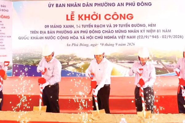 Ủy ban nhân dân phường An Phú Đông vừa tổ chức Lễ khởi công một loạt công trình chỉnh trang đô thị, vệ sinh môi trường trên địa bàn.