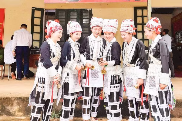 Chuyển đổi số góp phần thay đổi diện mạo nông thôn ở Sơn Hà.