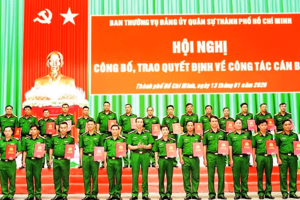 Bộ Tư lệnh Thành phố Hồ Chí Minh bổ nhiệm 151/168 sĩ quan quân đội chính quy về ban chỉ huy quân sự xã, phường, đặc khu.