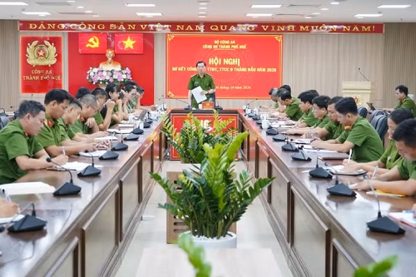 Sáng 6/10, Công an thành phố Huế tổ chức Hội nghị sơ kết công tác bảo đảm trật tự đô thị, trật tự công cộng và triển khai nhiệm vụ những tháng cuối năm. (Ảnh: Công an thành phố)