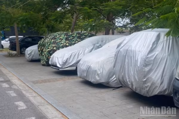 Thành phố Huế nghiên cứu bổ sung điểm đỗ xe tại khu vực trung tâm. (Ảnh: QUANG TIẾN)