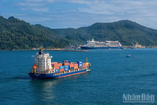 Nghị quyết số 10-NQ/TU ngày 12/10/2026 của Ban Thường vụ Thành ủy Huế về xây dựng và phát triển đô thị Chân Mây-Lăng Cô đến năm 2030, tầm nhìn đến năm 2045 xác định phát triển cảng biển, công nghiệp, logistics, du lịch gắn với mở rộng không gian đô thị và tăng cường liên kết vùng. (Ảnh: Cảng Chân Mây cung cấp)