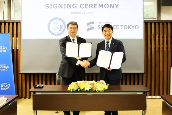 Tại Học viện Khoa học Tokyo, hai bên ký Biên bản ghi nhớ hợp tác chu kỳ thứ ba. (Ảnh: Trường đại học Y-Dược Huế)