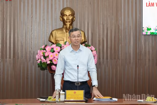 Bộ trưởng Tài chính Ngô Văn Tuấn phát biểu kết luận buổi làm việc. (Ảnh: HIỂN CỪ)