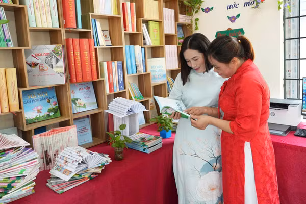 Không gian Tủ sách cộng đồng tại Nhà văn hóa thôn Yên Mỹ, xã Thuận An