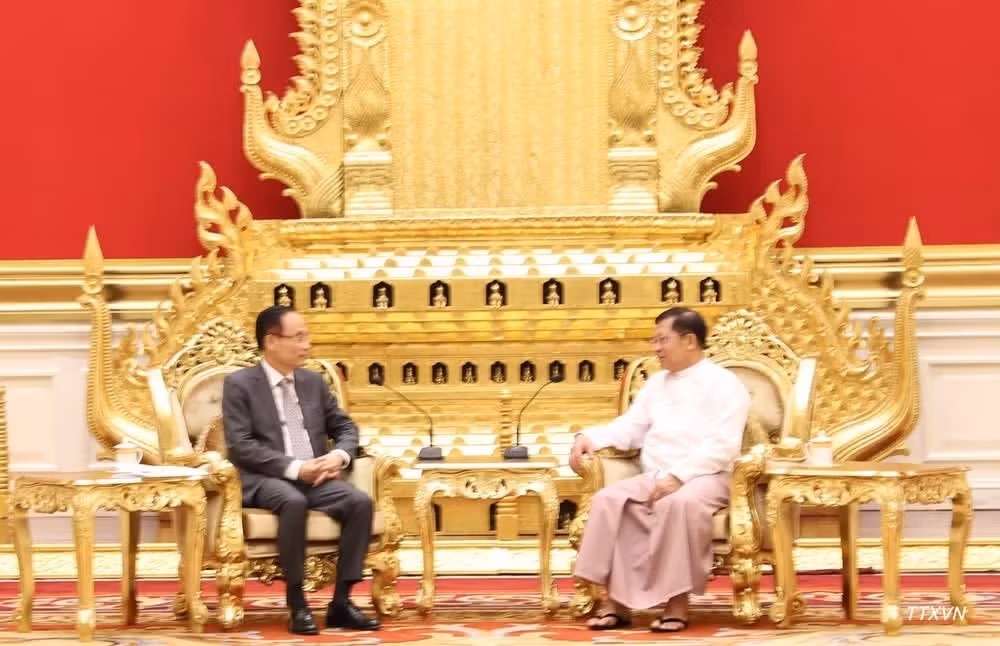 Trong khuôn khổ chuyến thăm Myanmar, đồng chủ trì Kỳ họp lần thứ 10 Ủy ban hỗn hợp về hợp tác song phương, ngày 26/8/2026, đồng chí Lê Hoài Trung, Ủy viên Bộ Chính trị, Bộ trưởng Ngoại giao có các cuộc hội kiến Tổng thống Cộng hòa Liên bang Myanmar Min Aung Hlaing. (Ảnh: TTXVN)