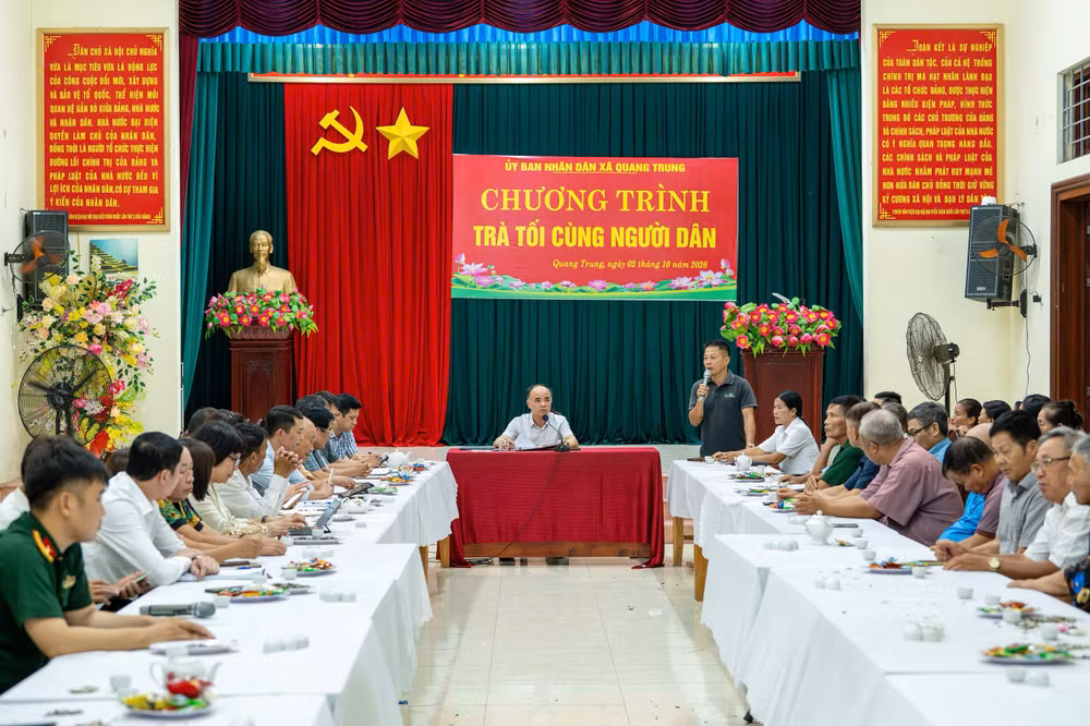 Trong không gian Trà tối với người dân tại Nhà văn hóa thôn Lam Cốt, xã Quang Trung, thành phố Bắc Ninh, những trao đổi cởi mở đã tháo gỡ nhiều băn khoăn, trăn trở từ cơ sở. (ảnh: Thủy Nguyên)