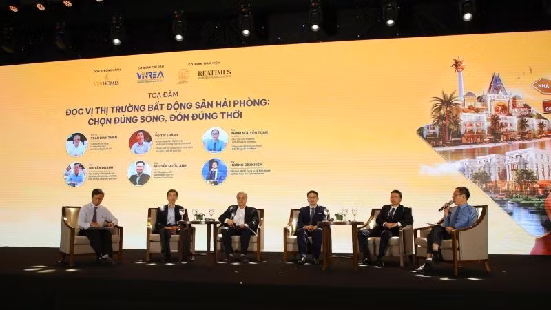Các chuyên gia trao đổi tại Hội thảo. (Ảnh: PV) 