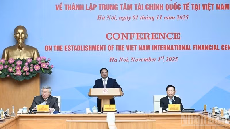 Thủ tướng Chính phủ Phạm Minh Chính chủ trì Hội nghị về thành lập Trung tâm tài chính quốc tế tại Việt Nam. (Ảnh: TRẦN HẢI)