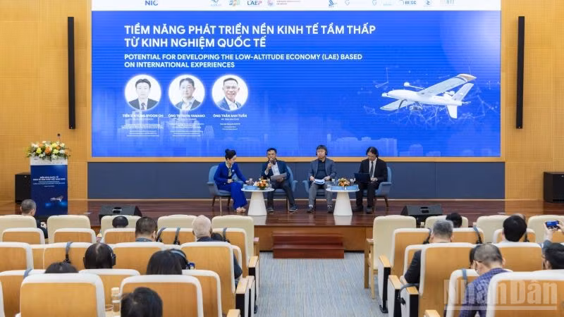 Các diễn giả trao đổi tại diễn đàn. (Ảnh: HNV)